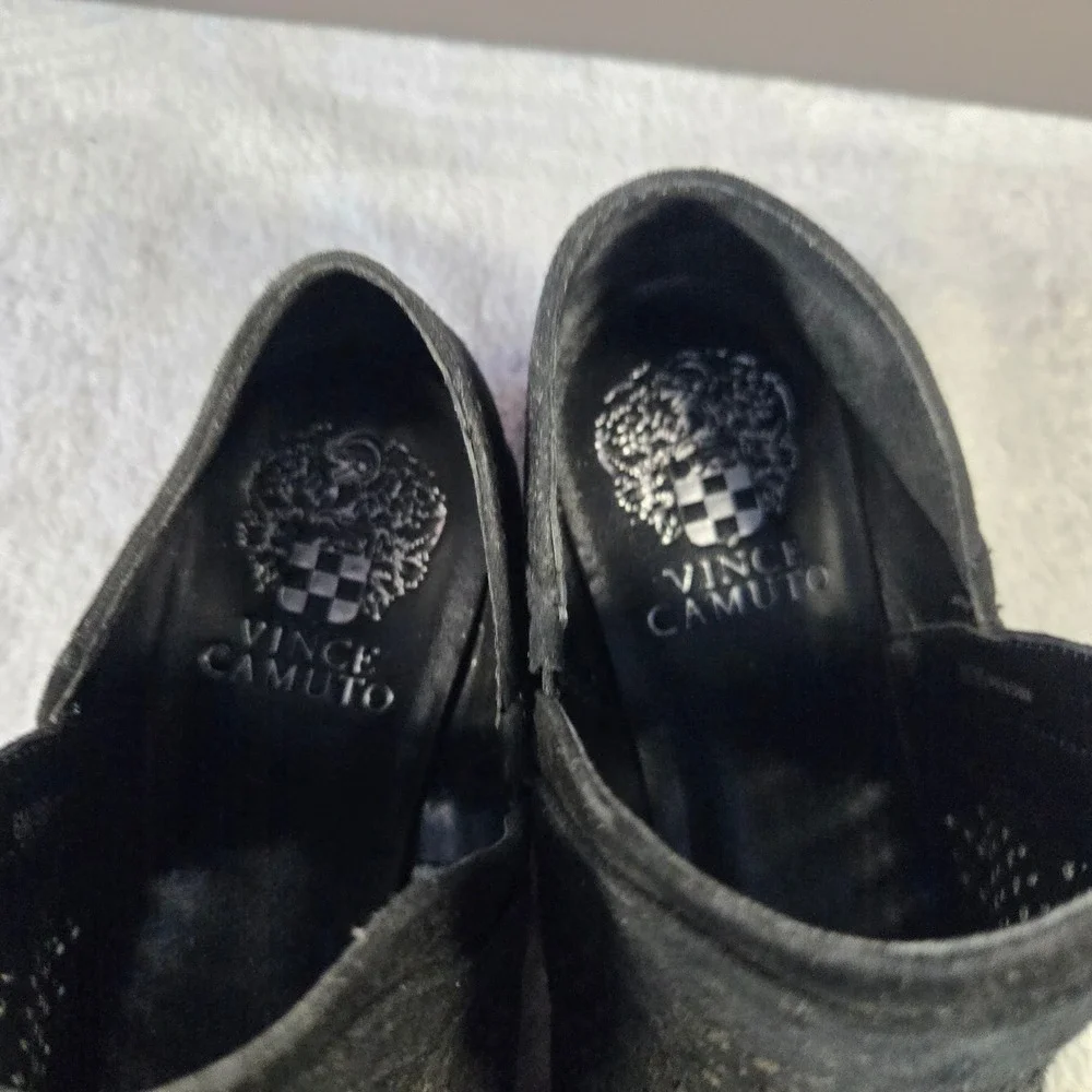 Vince Camuto Cinneys Black Suede Perforated Ankle Booties VC-CINNEYS Womens 6M